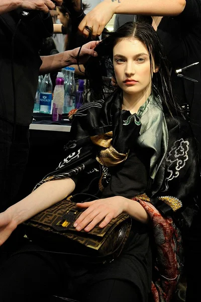 Look 19